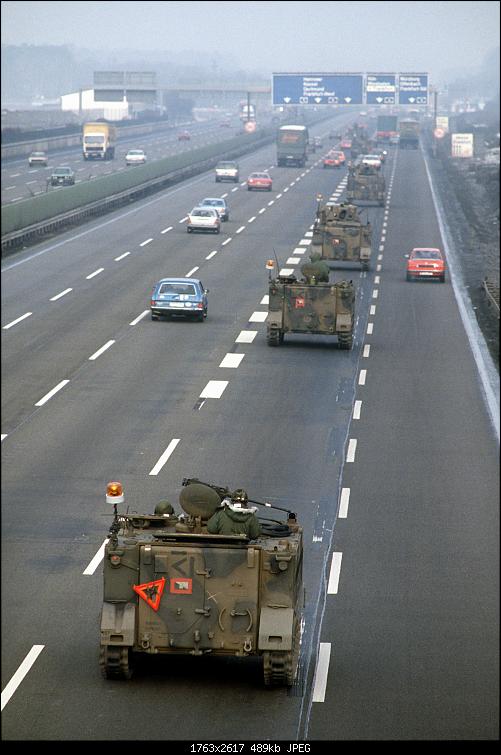 Klicke auf die Grafik für eine größere Ansicht

Name:	A_convoy_of_M113_armored_personnel_carriers_in_Germany_Exercise_REFORGER_'85.jpg
Hits:	338
Größe:	489,3 KB
ID:	18936