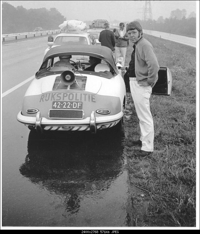 Klicke auf die Grafik für eine größere Ansicht

Name:	2 Porsche Rijkspolitie 1968.jpg
Hits:	2338
Größe:	570,7 KB
ID:	5700